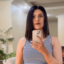 A profile image of kiki Farnaz